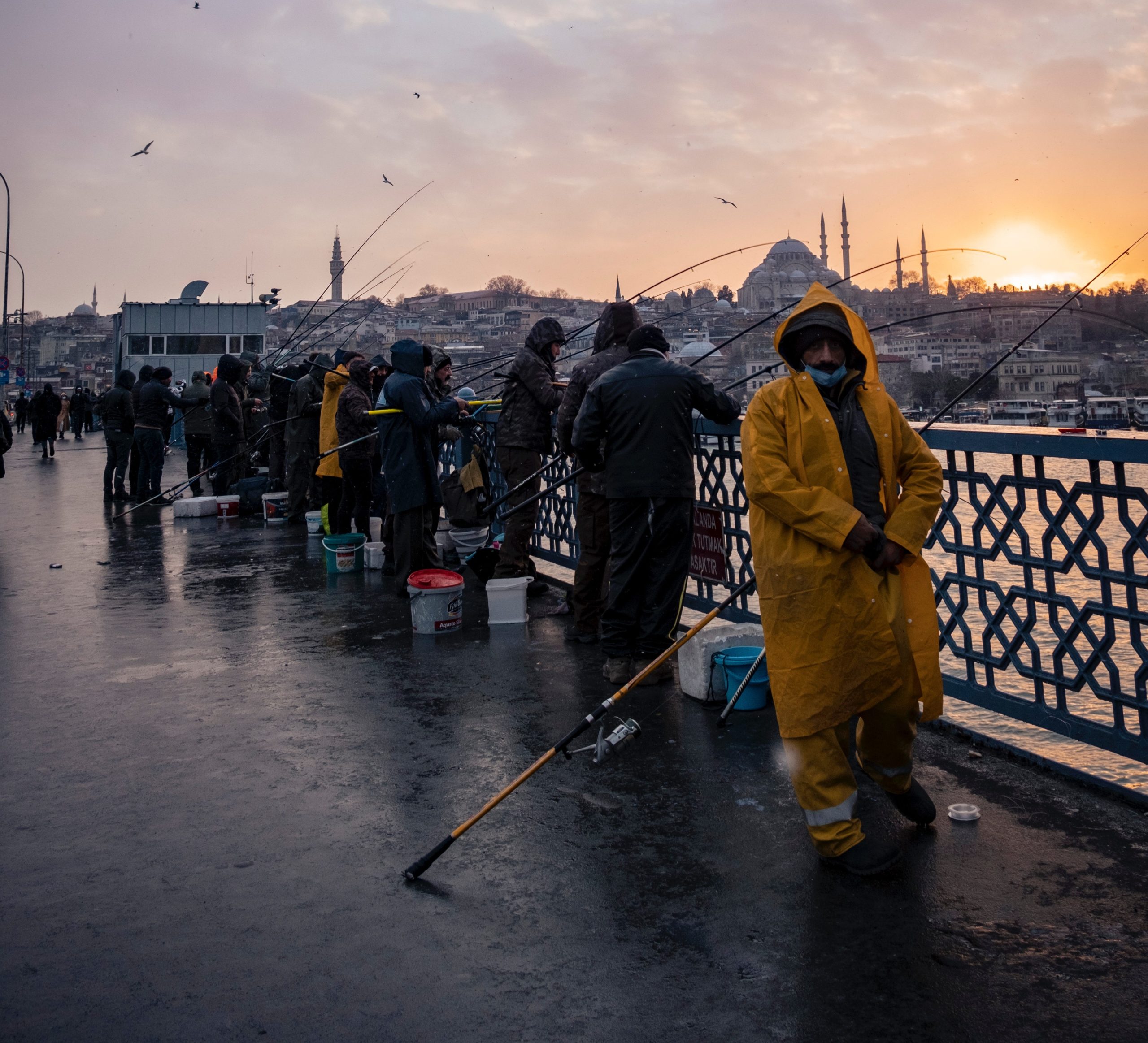 Istanbul Fishing Enthusiasts: A Guide to Angling in the City